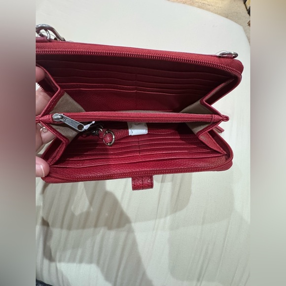 The Sak Iris Smartphone Wrislet/Crossbody in Deep Red New - Picture 3 of 4